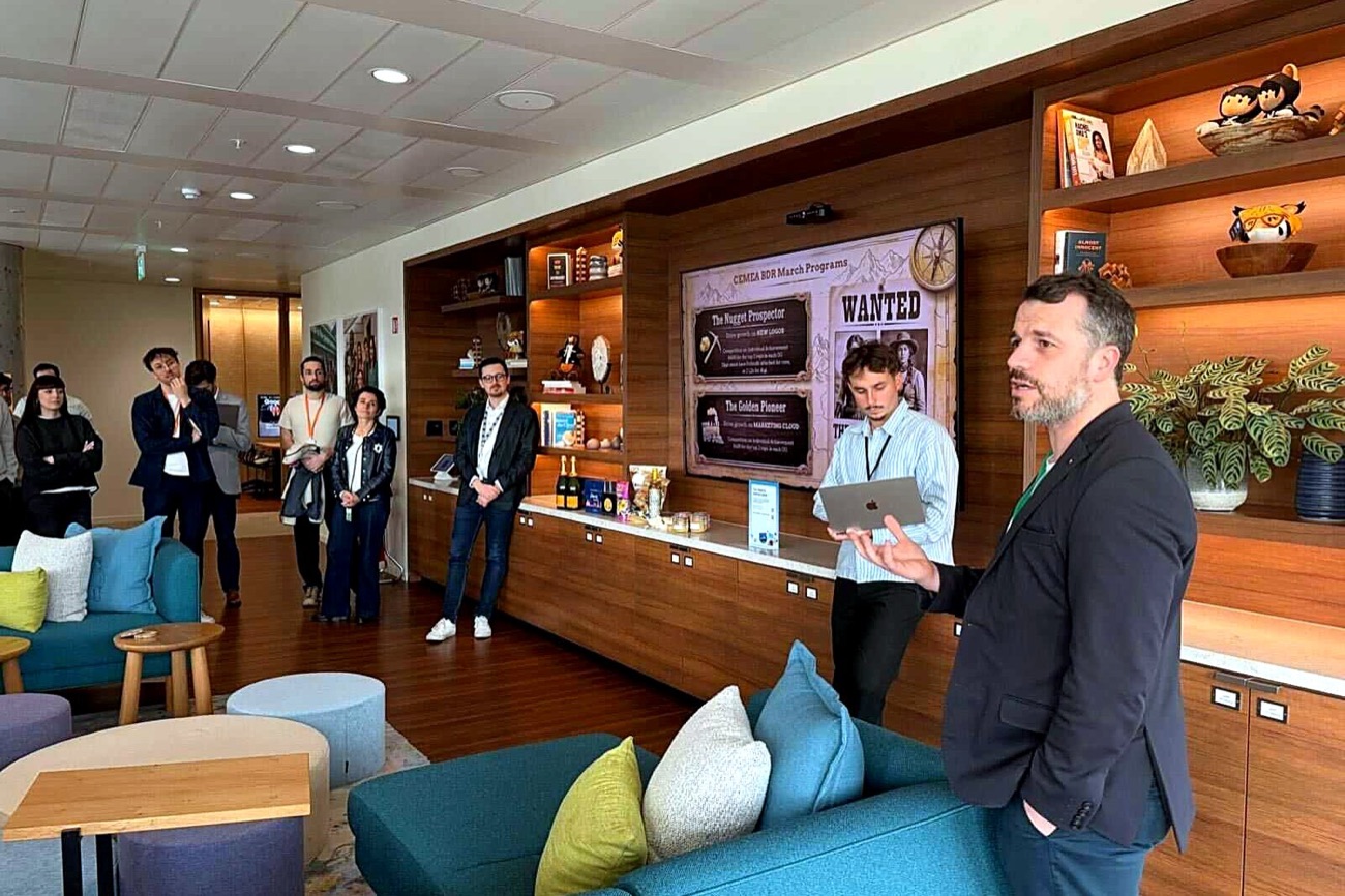 Grégory Degrange, Regional Vice President at Salesforce, opening the Prospecting Cup in front of the teams